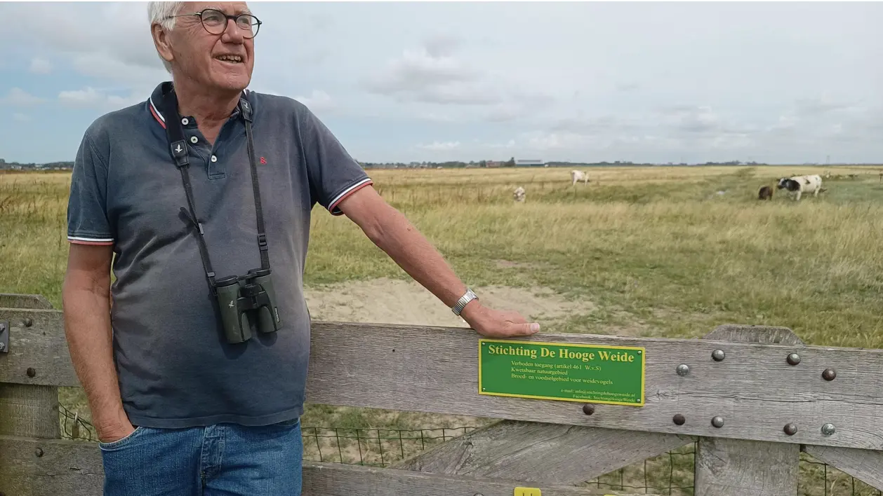 Frans ten Berge staat voor een damhek van de Hooge Weide en verteld over ’We wisten dat we het goed deden maar zó goed, dat is wel een verrassing’.