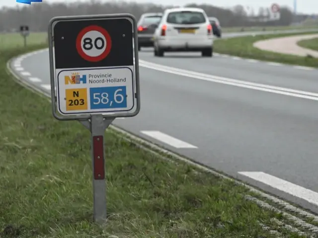 Een plaatje van een hectometerpaal langs de N203. Een verbreding van deze weg verandert geen rijgedrag maar vernietigd wel natuur.